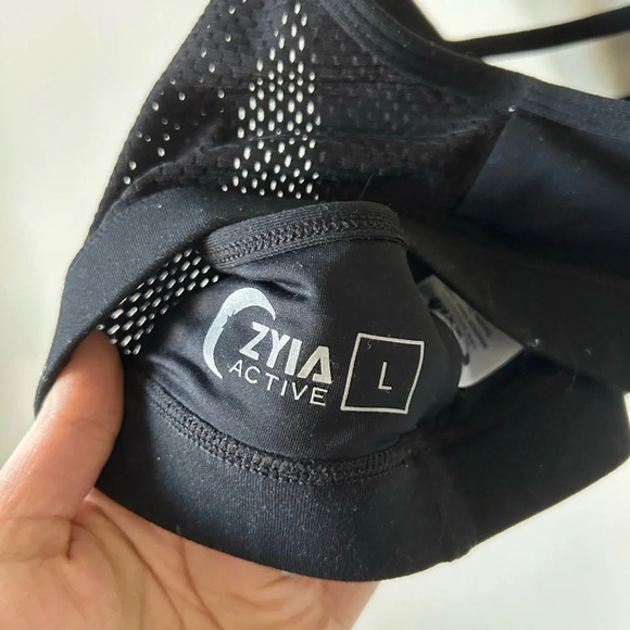 Zyia Black Grid Sports Bra - Picture 3 of 3